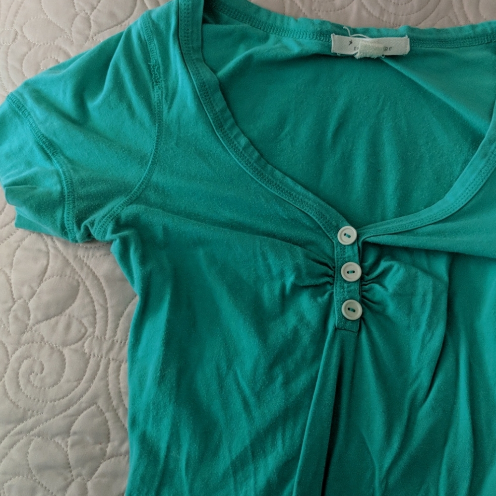 Top with Buttons - Picture 2 of 4
